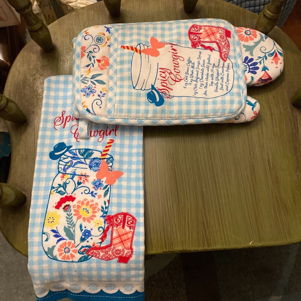 Kitchen towel/potholder set